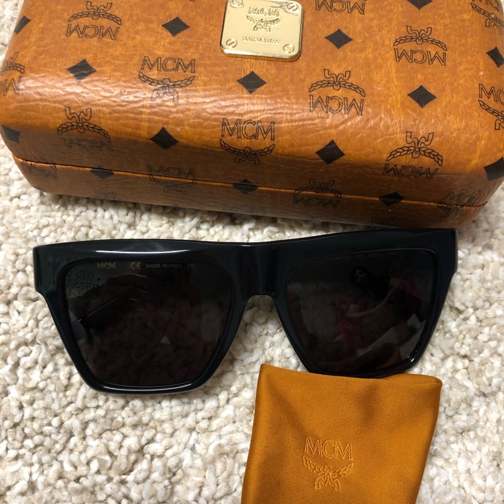 MCM sunglasses color black- no offers